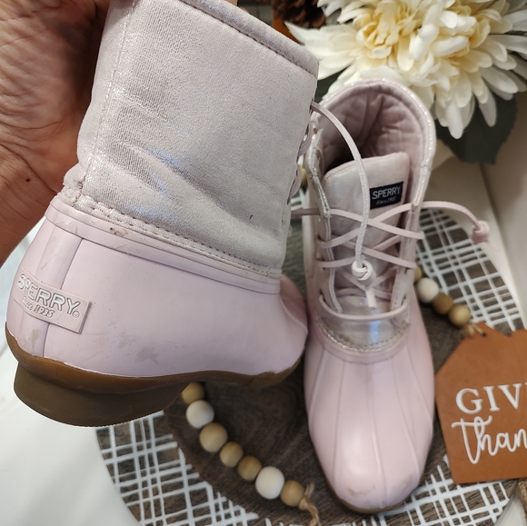 🩷 GUC Sperry Topsider Big Kid's Saltwater Baby Pink Metallic Duck Boots, 4M - Picture 15 of 16